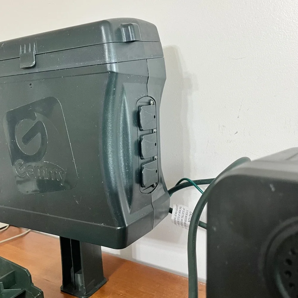 Gemmy Holiday Lightshow Music and Light Show Control Box System 12 Outlets 80232